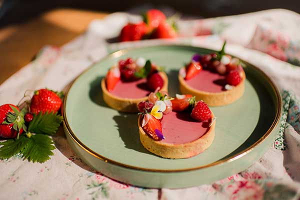 Tartelettes gefüllt mit Erdbeer – Minz – Panna Cotta